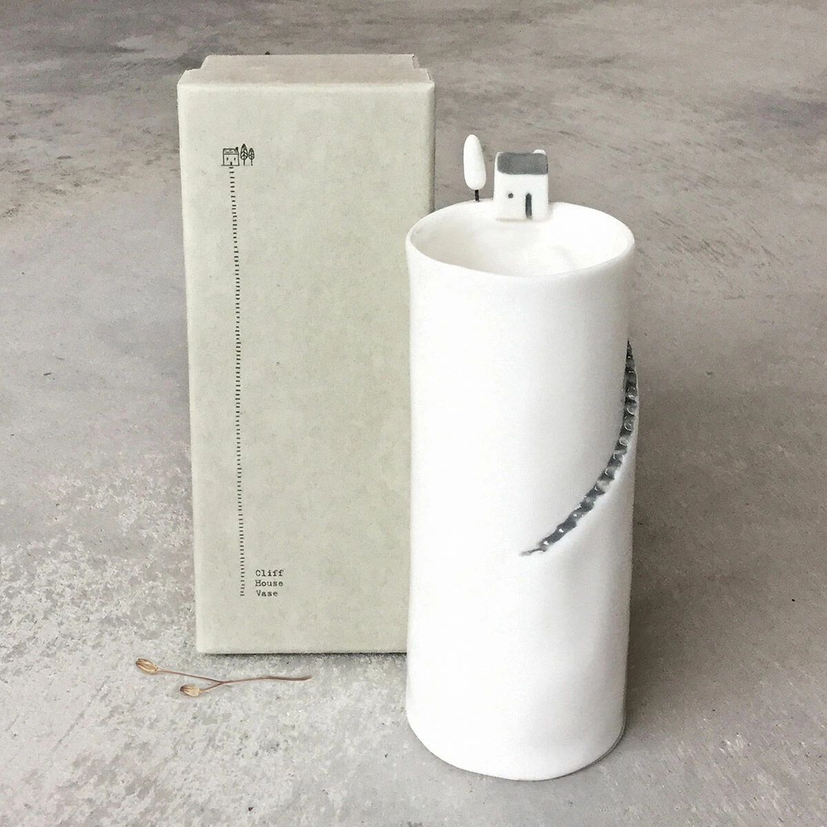 East Of India Cliff House Large Vase - New In Collection 5 East Of India Cliff House Large Vase - New In Collection - Image 3