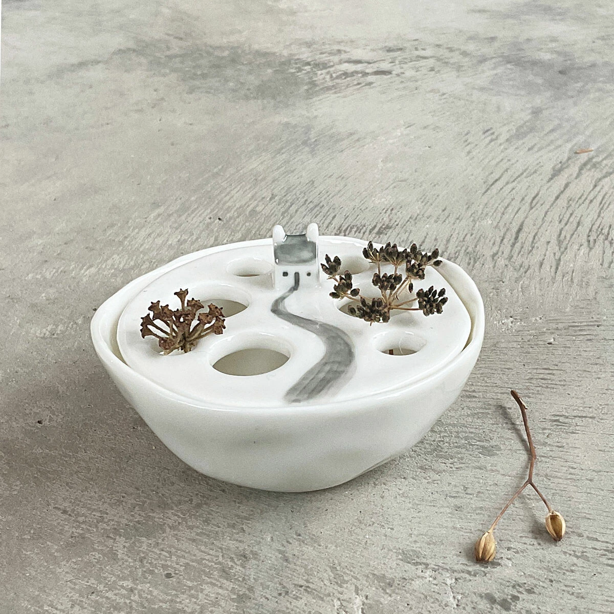 East Of India Garden Path Flat Bud Vase - New In Collection 4 East Of India Garden Path Flat Bud Vase - New In Collection - Image 2