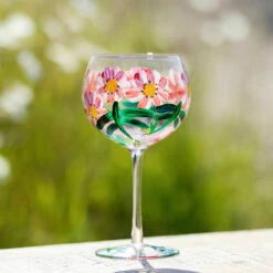 Lynsey Johnstone Hand Painted Daisies & Dragonflies Gin Glass - New In -Campus Gifts Sales lesser pavey lp49747 lynsey johnstone daisies dragonflies gin glass lifestyle