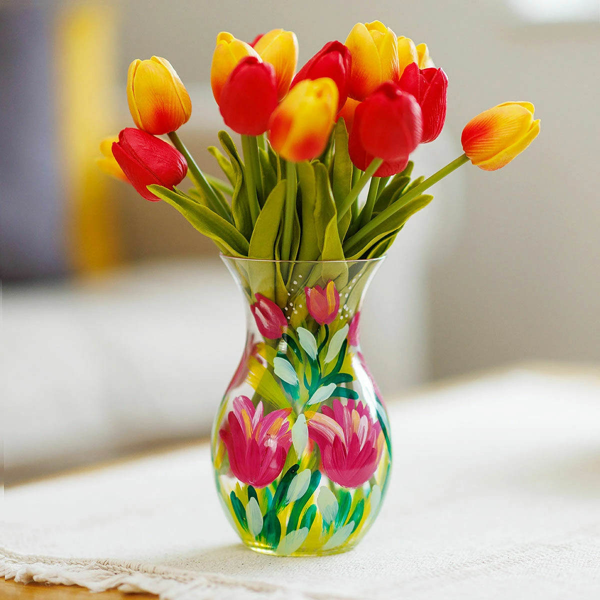 Lynsey Johnstone Hand Painted Pink Tulips Posy Vase - New In 5 Lynsey Johnstone Hand Painted Pink Tulips Posy Vase - New In - Image 3