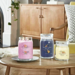 Yankee Candle Banoffee Waffle Signature Medium Jar Candle | Long-Lasting Fragrance | UK 9 Yankee Candle Banoffee Waffle Signature Medium Jar Candle | Long-Lasting Fragrance | UK -Campus Gifts Sales ss23 signature collection lifestyle 3 2