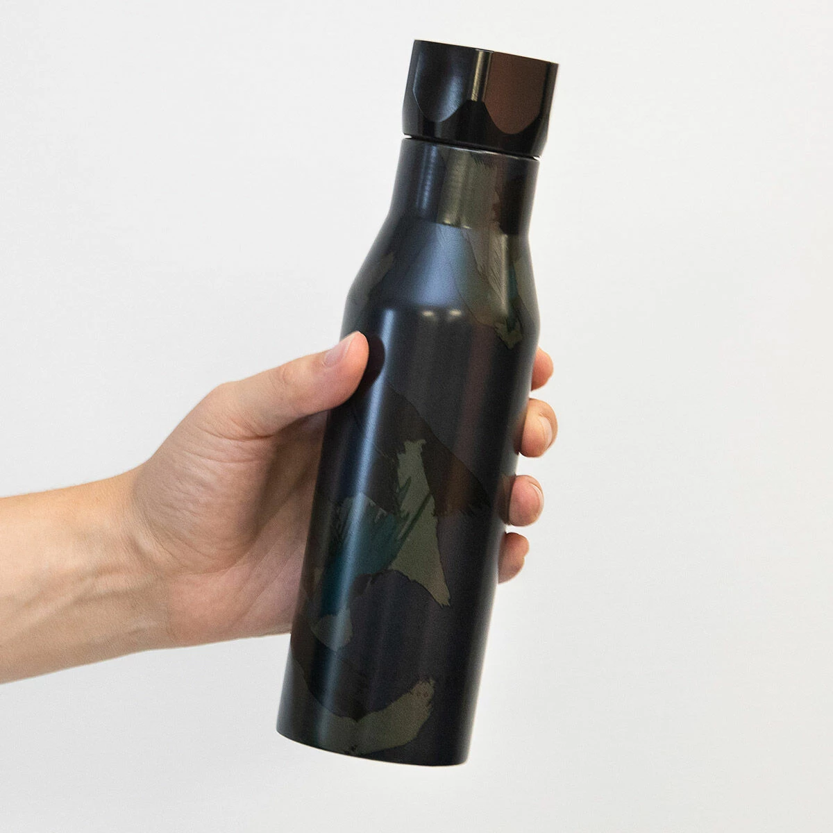 Ted Baker BOTELAN Printed Water Bottle | Stylish & Reusable Water Flask 6 Ted Baker BOTELAN Printed Water Bottle | Stylish & Reusable Water Flask - Image 4