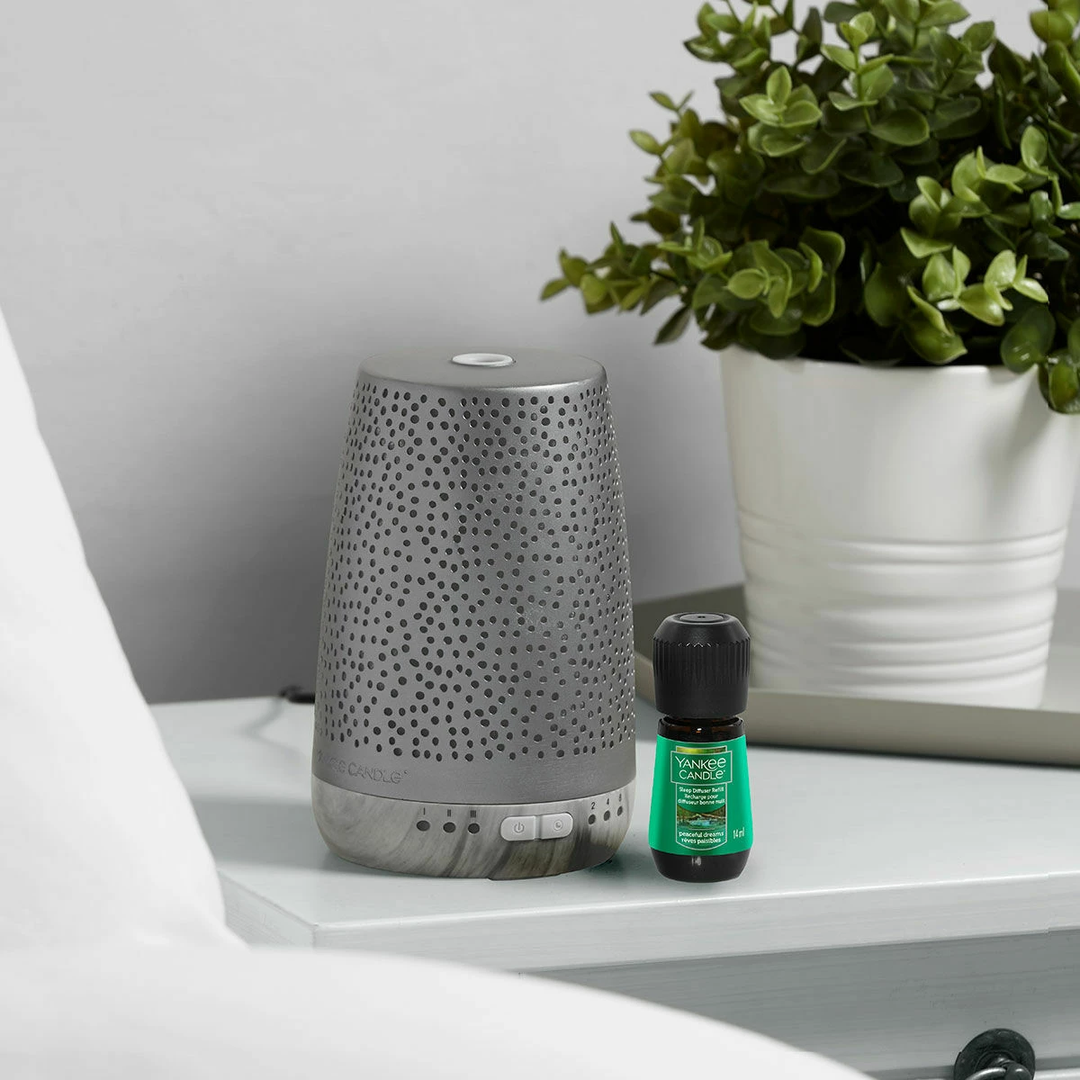 Yankee Candle Peaceful Dreams Silver Sleep Diffuser Starter Kit With 3 Refills | New In 6 Yankee Candle Peaceful Dreams Silver Sleep Diffuser Starter Kit With 3 Refills | New In - Image 4